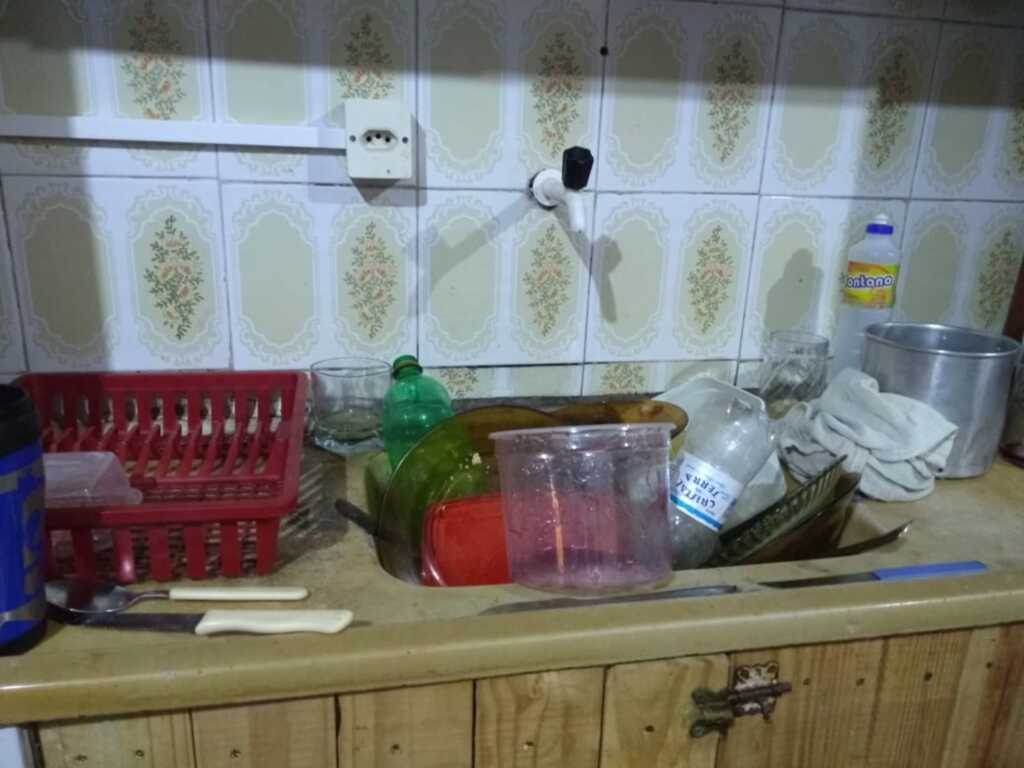 Foto: Gilmar Bianchin - Serviços do dia a dia, com lavar a louça, a família de Bianchin não consegue fazer com conforto por conta do problema