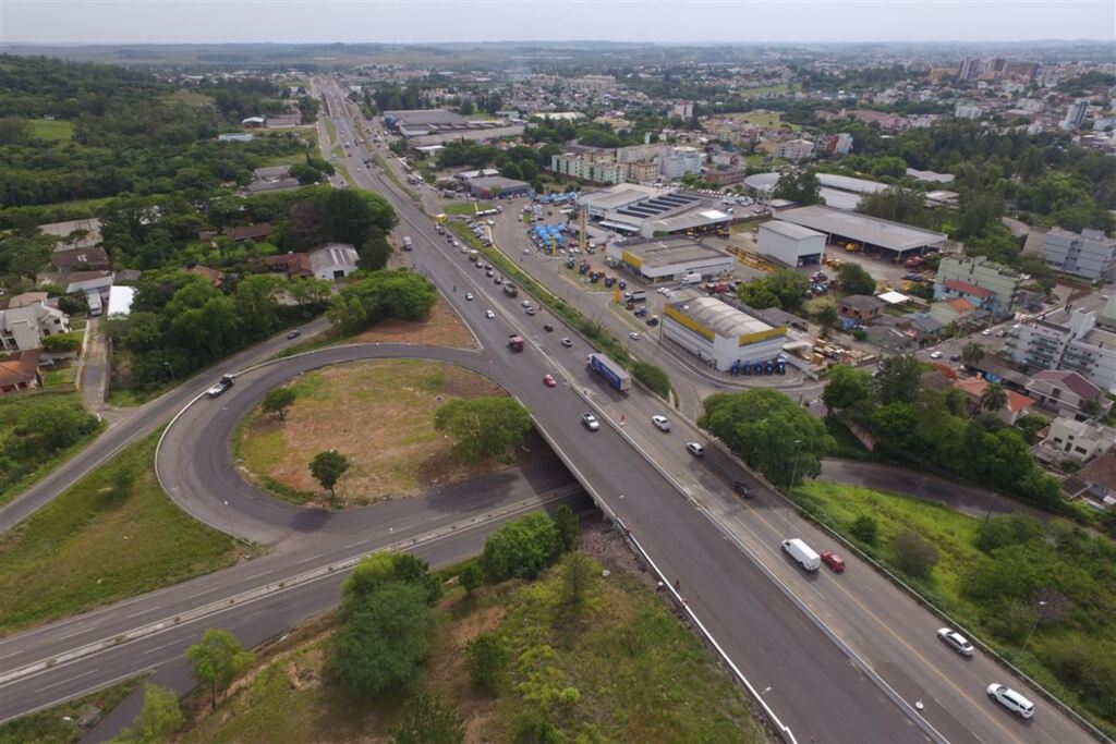 Foto: Gestão Ambiental TUSM Divulgação - Novo viaduto da rodoviária está liberado, assim como as quatro pistas que estão recebendo asfalto novo, da Duque ao Cerrito