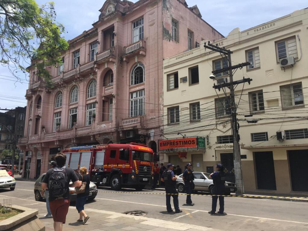 VÍDEOS: princípio de incêndio em prédio da SUCV deixa feridos e interrompe o trânsito no Centro