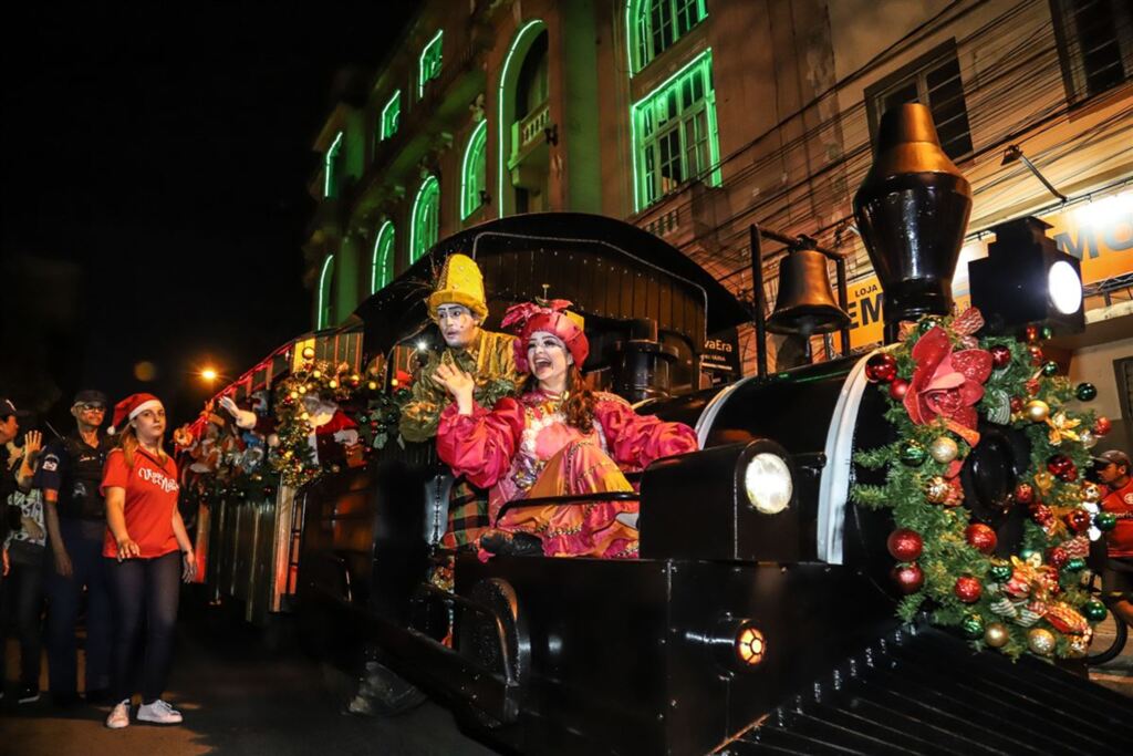 FOTOS: abertura do Viva o Natal lotou a Praça Saldanha Marinho