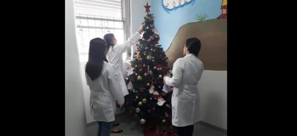 Crianças hospitalizadas no Husm escrevem cartinhas com pedidos ao Papai Noel