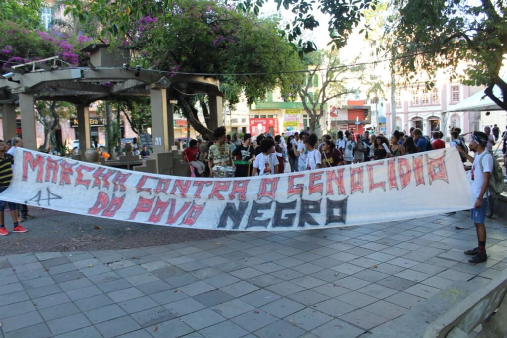 Marcha da Consciência Negra reúne manifestantes no Centro