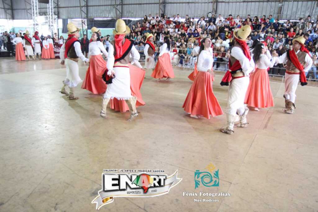 AO VIVO: 6 grupos da região se classificam para a final da categoria Danças Tradicionais do Enart