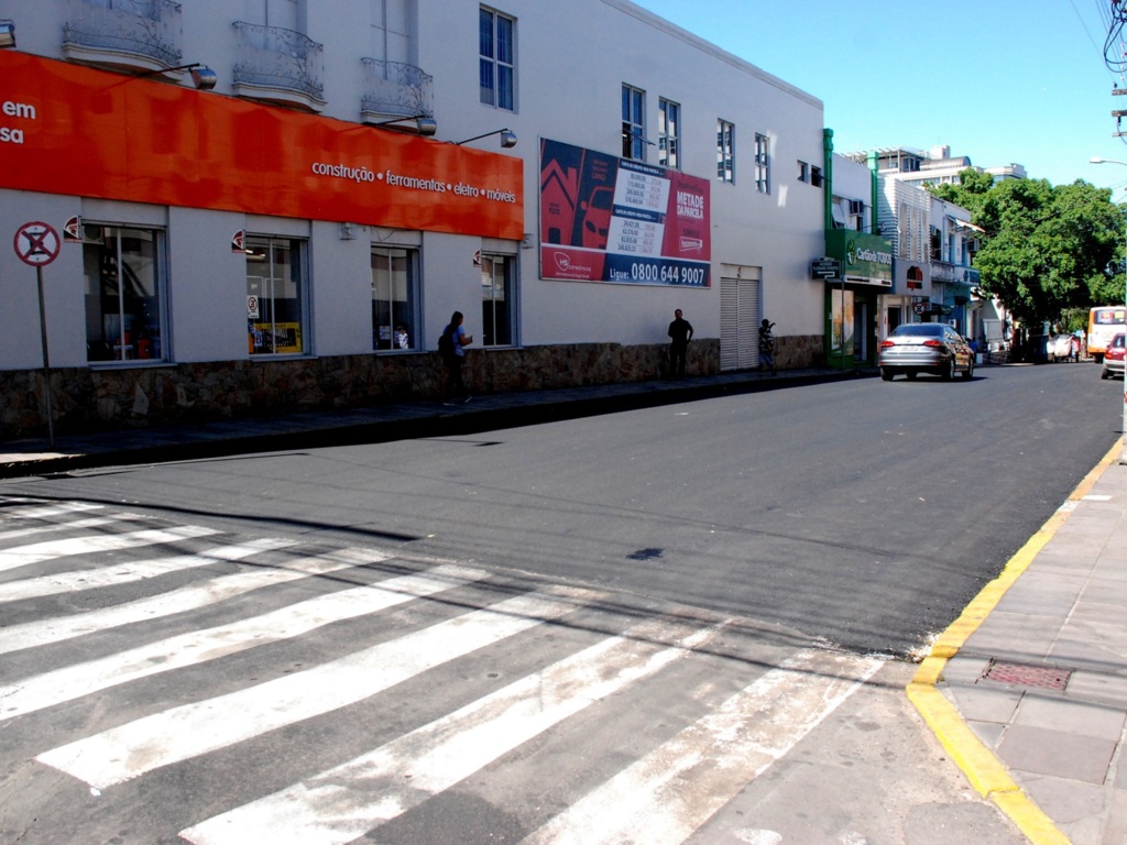 Obras de melhorias em ruas de Santa Maria seguem nesta terça-feira