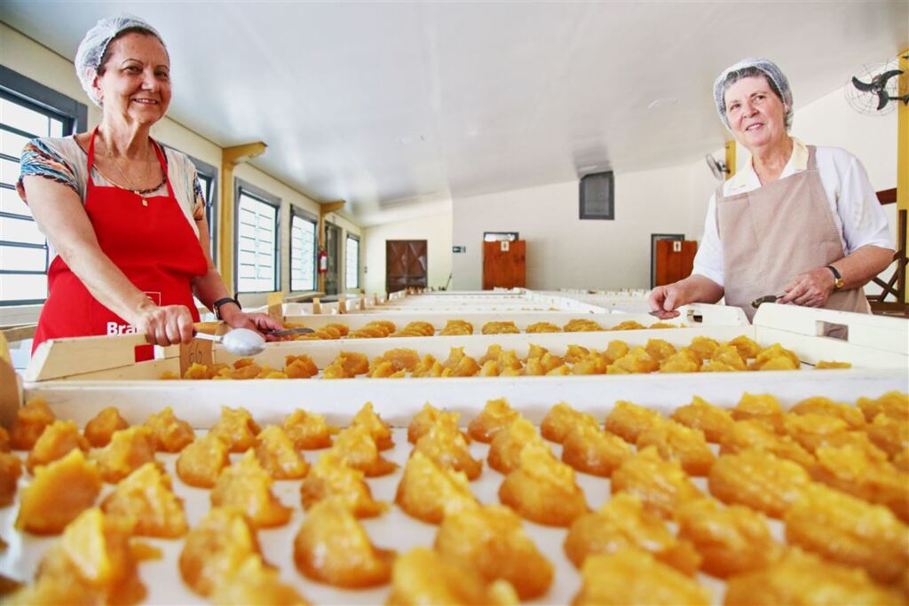 Fotos: Renan  Mattos (Diário) - Somente nesta quinta-feira foram produzidas cerca de 5 mil unidades de doces de abóbora e batata