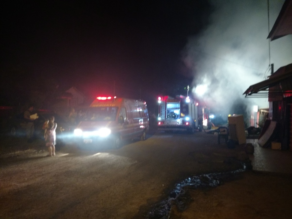 VÍDEO: incêndio atinge casas na Região Leste de Santa Maria