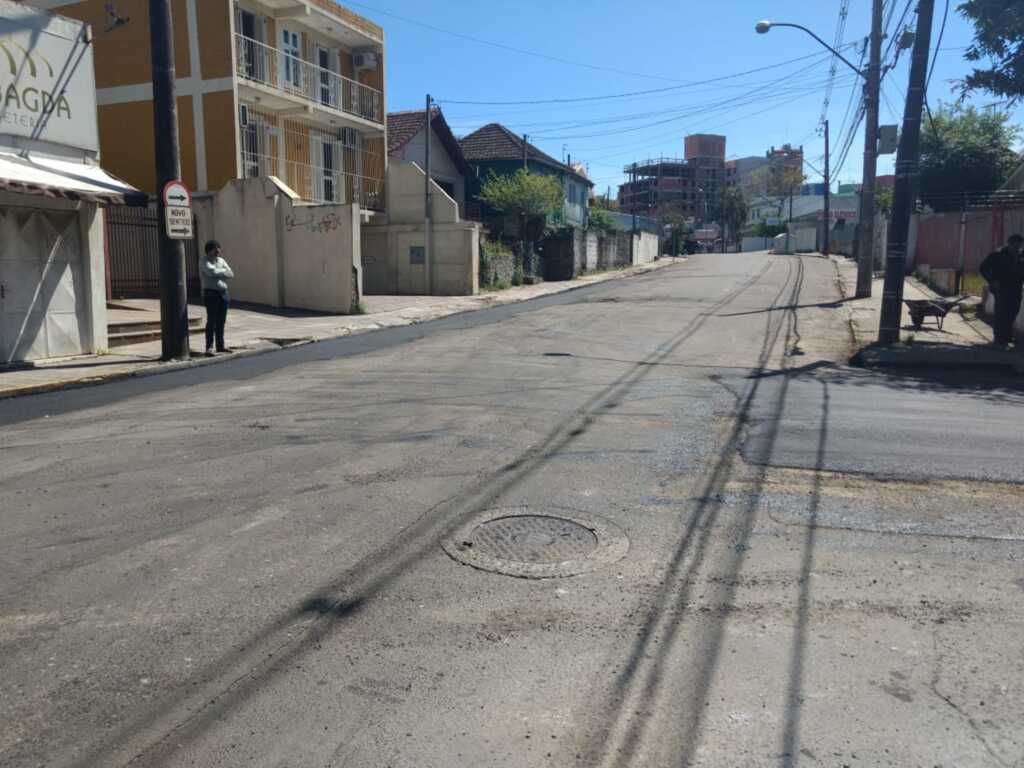 Prefeitura recupera asfalto na Rua General Neto nesta sexta-feira