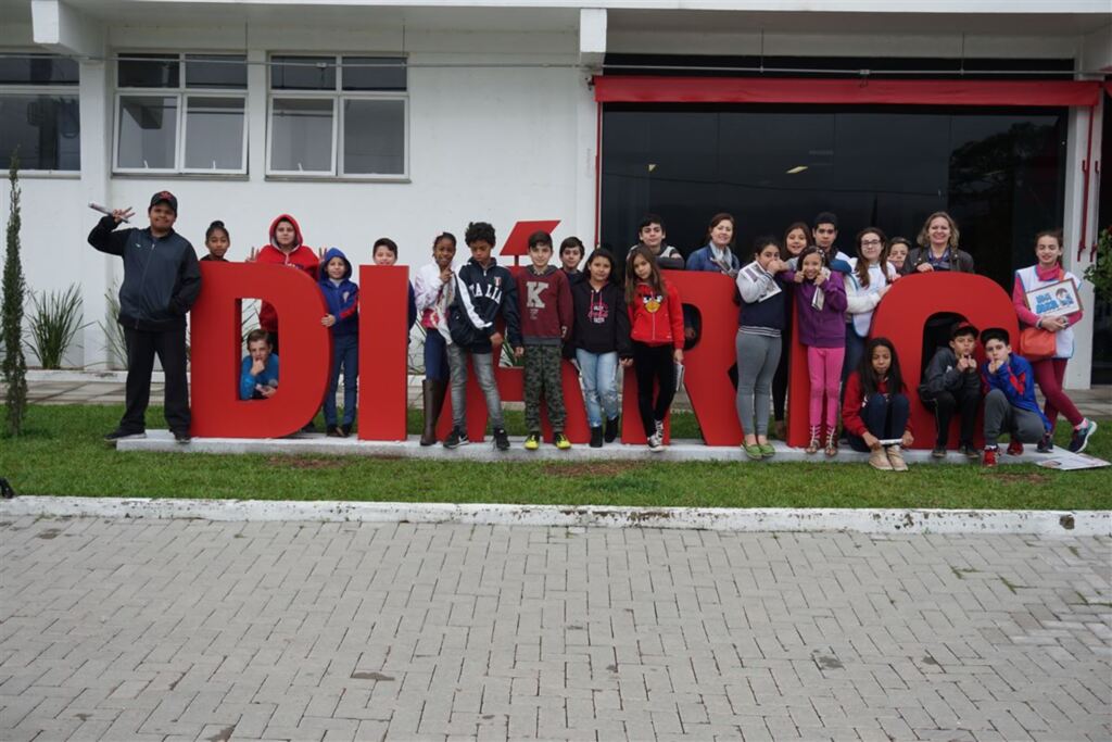 Estudantes do Marieta D'Ambrósio visitam o Diário