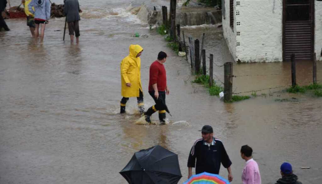 Chuva e vento causam estragos em Santa Maria e região