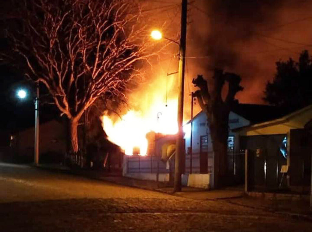 Incêndio destrói casa em São Sepé