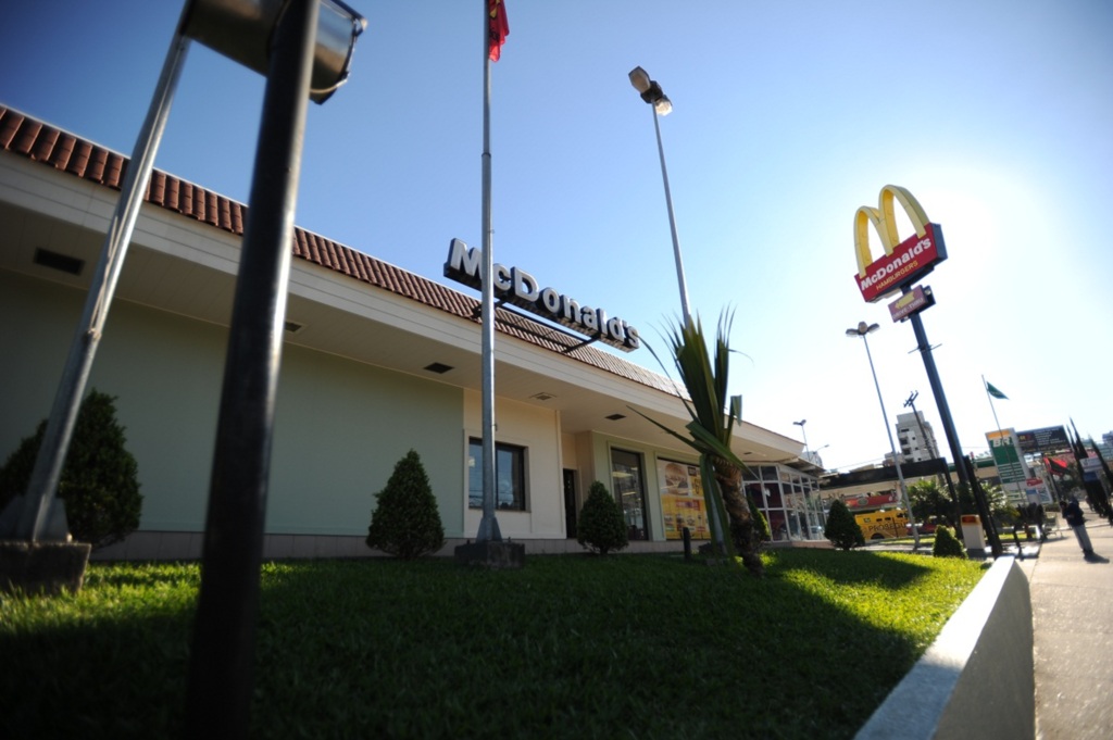 Rede de fast food reverte valor de lanches para reforma do CACC em Santa Maria