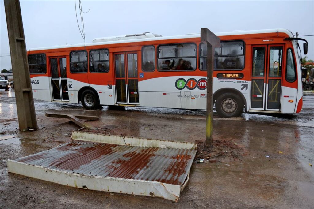De 80 abrigos de ônibus avaliados pela prefeitura, 22 precisam ser refeitos