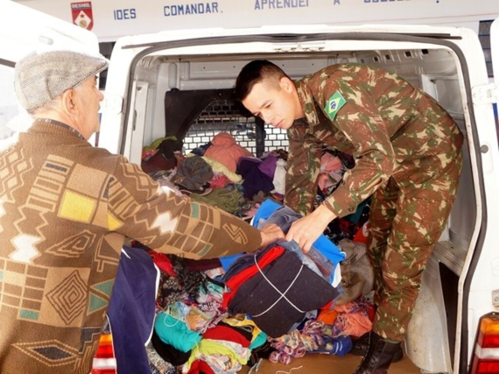 Foto: 3ª DE - Militares pertencentes a unidades da 3ª Divisão de Exército reuniram e distribuíram doações a famílias de baixa renda