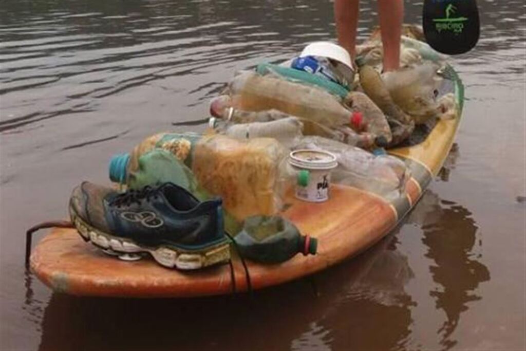 Lixo recolhido da barragem de Santa Maria chama a atenção nas redes sociais