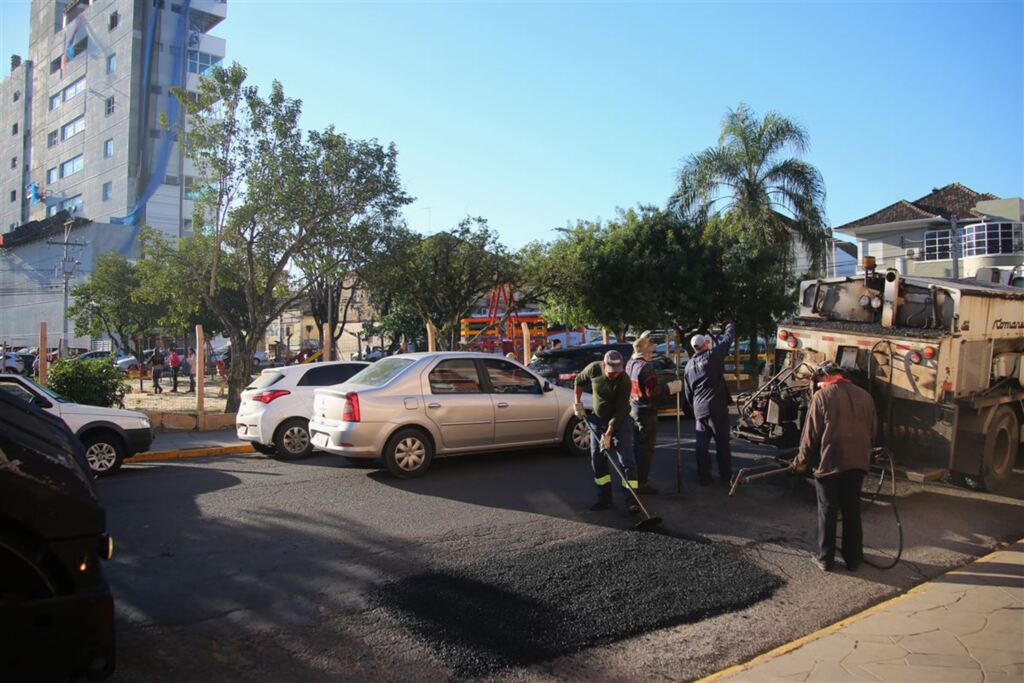 Tapa-buracos é retomada em Santa Maria. Veja as ruas que devem receber reparos
