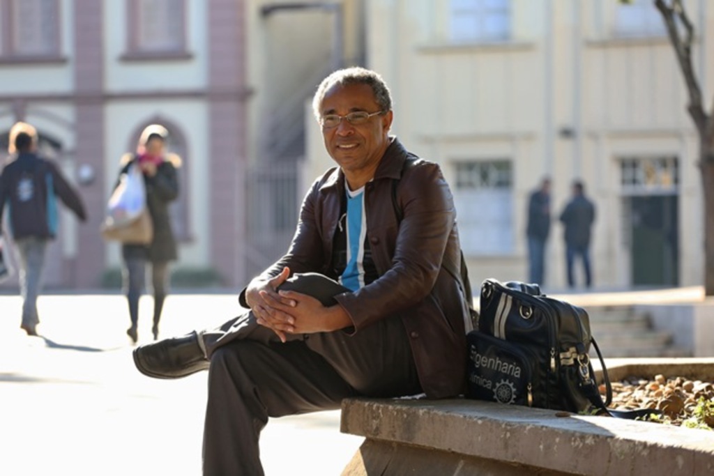 Ex-morador de rua encabeça projetos sociais para ajudar população