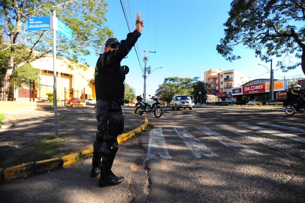 Foto: Renan Mattos (Diário) - Agora, quem trafega no sentido bairro-Centro, não pode ingressar na Rua Heitor Campos
