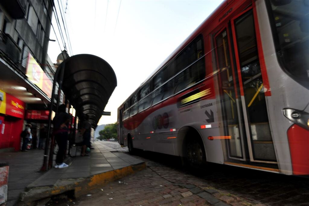 Ônibus seguem operando com horário reduzidos nesta terça em Santa Maria