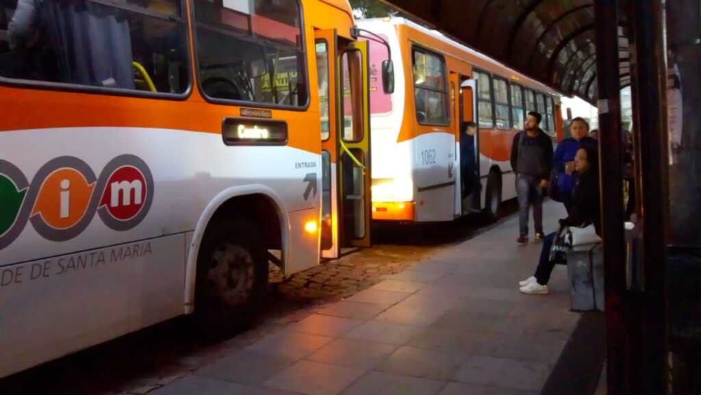 Ônibus operam em horário reduzido nesta segunda em Santa Maria