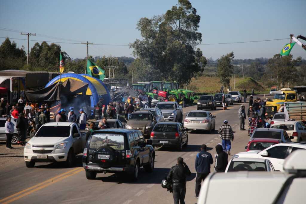 Oito municípios da Região Central continuam com manifestações em rodovias federais
