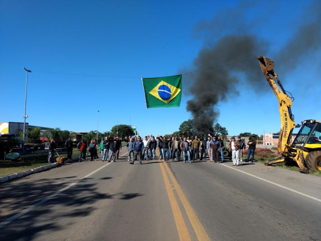 Agressão, bloqueios e manifestações são registrados no terceiro dia da greve dos caminhoneiros na Região Central