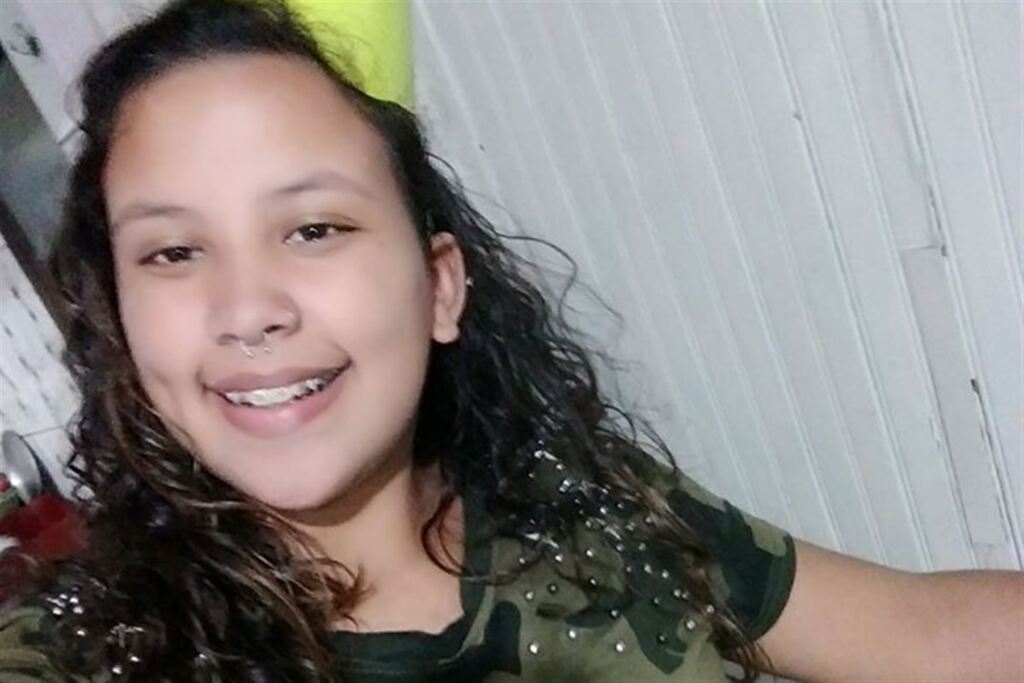 Foto: Facebook (Reprodução) - Flávia Daniele de Lima Pedroso está desaparecida desde a tarde de sábado