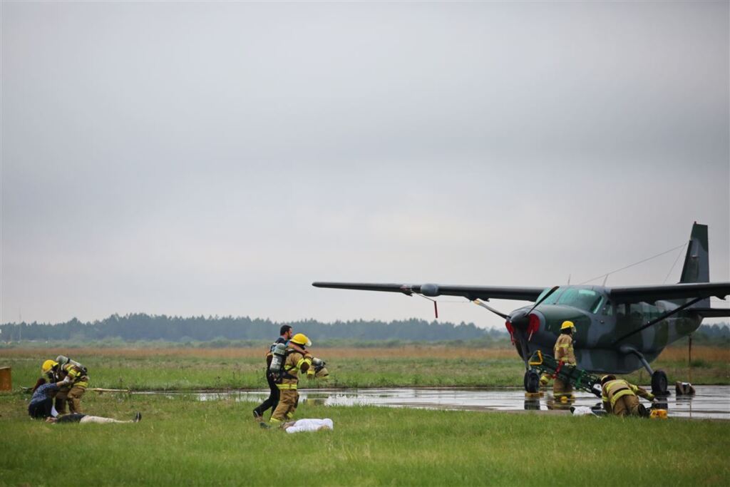 VÍDEO: Aeroporto é palco de treinamento de resgate para acidentes aéreos