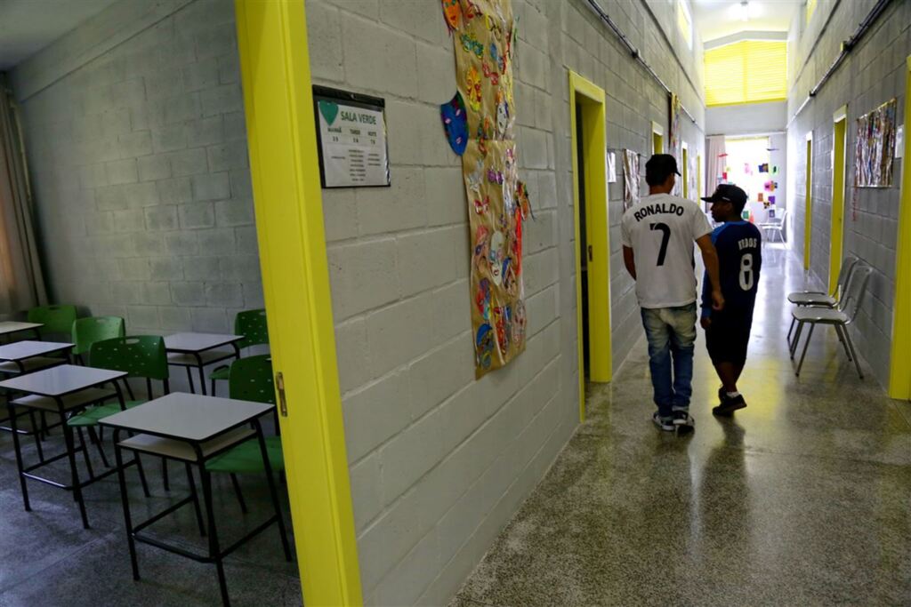 Case inaugura escola para abrigar até 120 alunos