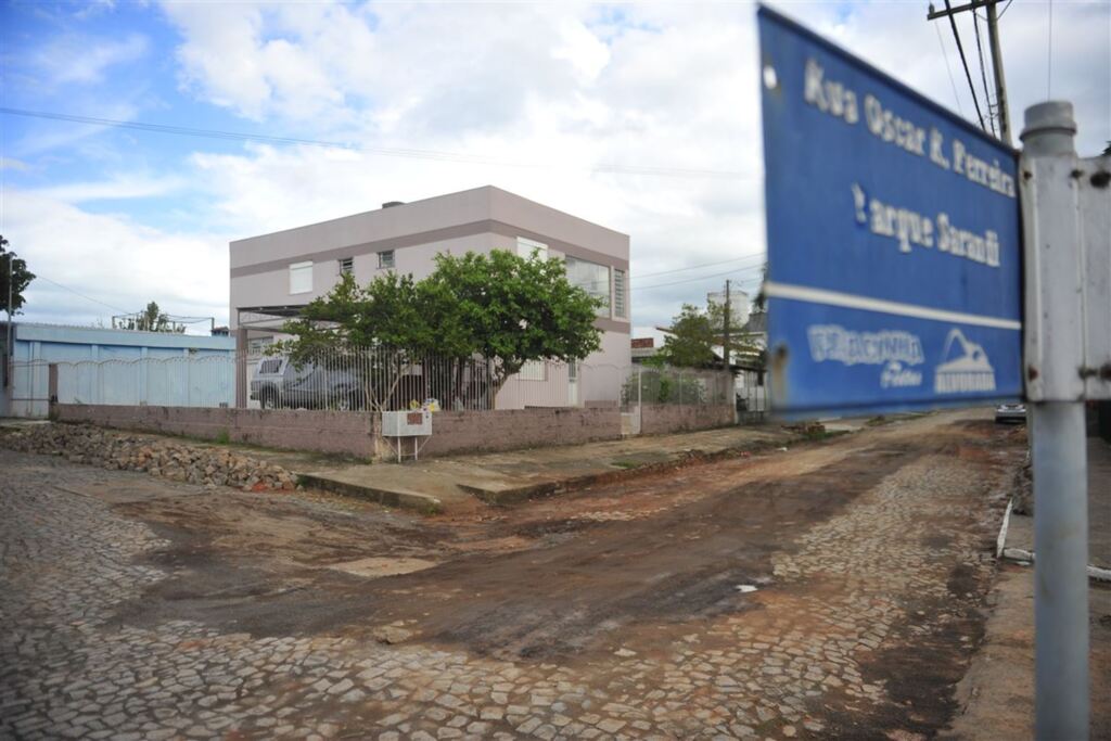 Foto: Gabriel Haesbaert (Diário) - Uma das adutoras foi instalada na região centro-leste, no Bairro São José, na esquina das Ruas Oscar Ferreira e James de Oliveira