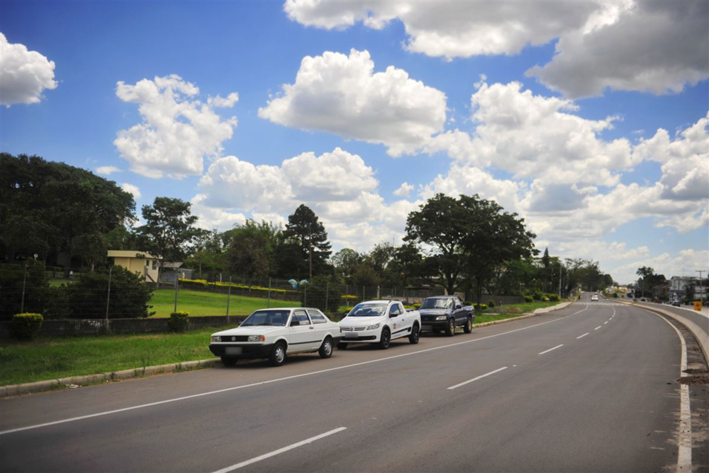 Possibilidade de estacionamento na Faixa Velha gera dúvidas entre motoristas