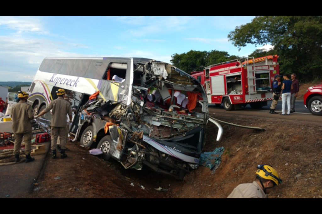 Ônibus que viria a Santa Maria se envolve em acidente em Goiás