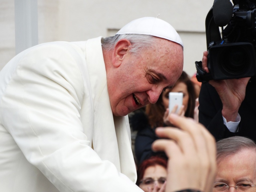 Papa pede que católicos orem pelos filipinos atingidos por tempestade