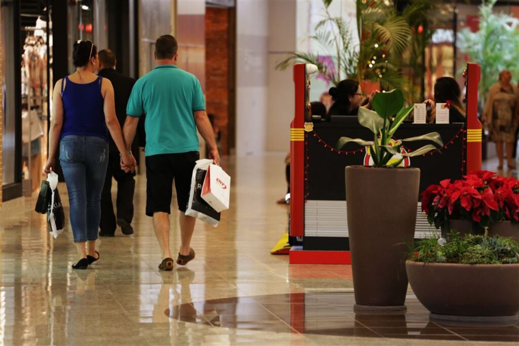 Lojistas, consumidores e especialistas dão dicas de presentes para todos os bolsos