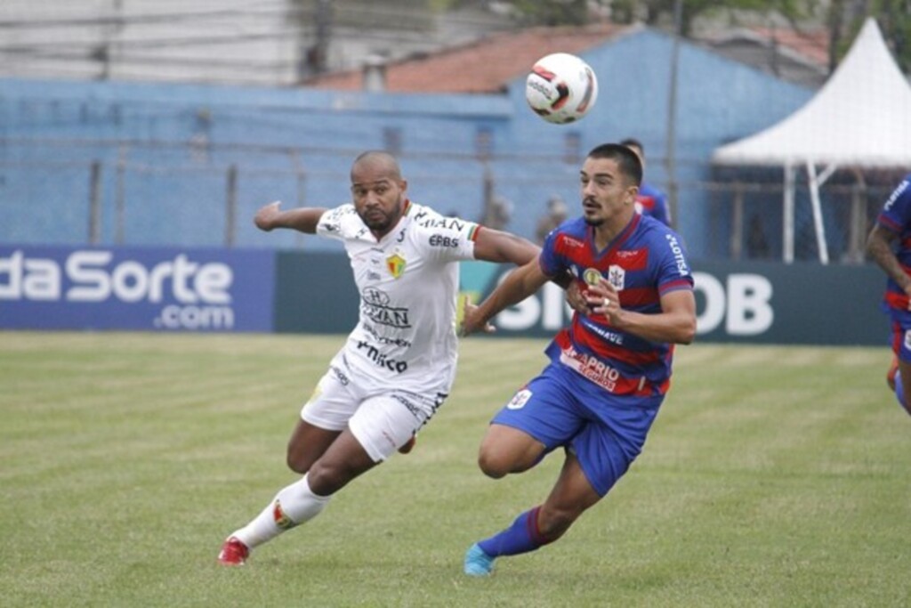 Brusque arranca empate com o Marcílio Dias