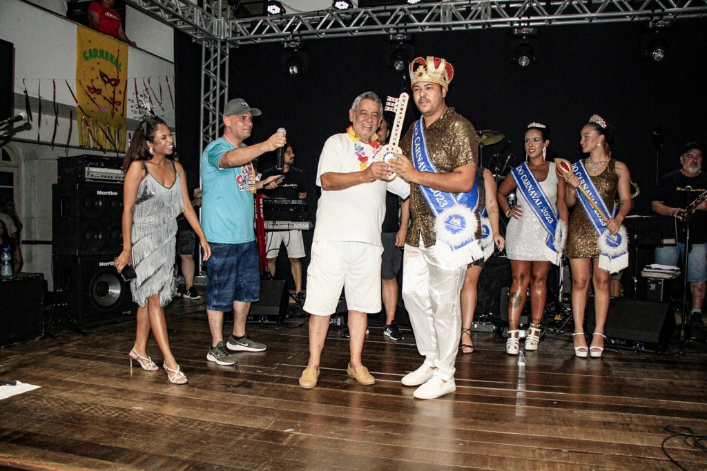 Dia da abertura do Carnaval em São Francisco do Sul contou com folia no Centro Histórico e Baile Municipal