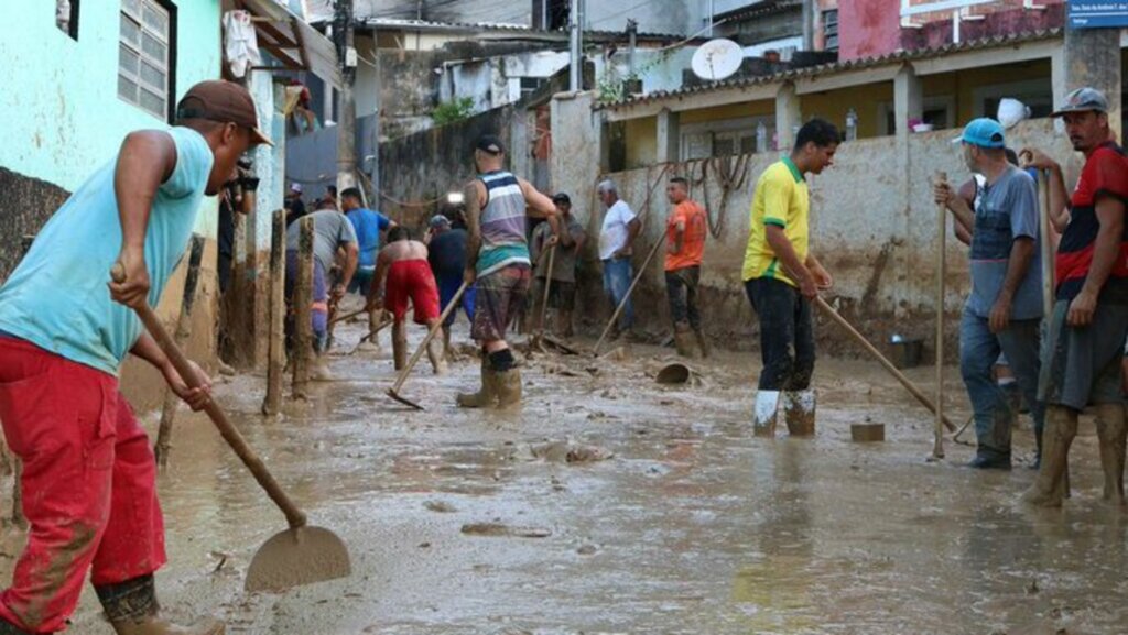Folha Regional / Geral / Com 40 mortes confirmadas, litoral paulista teve  maior volume de chuva registrado no Brasil