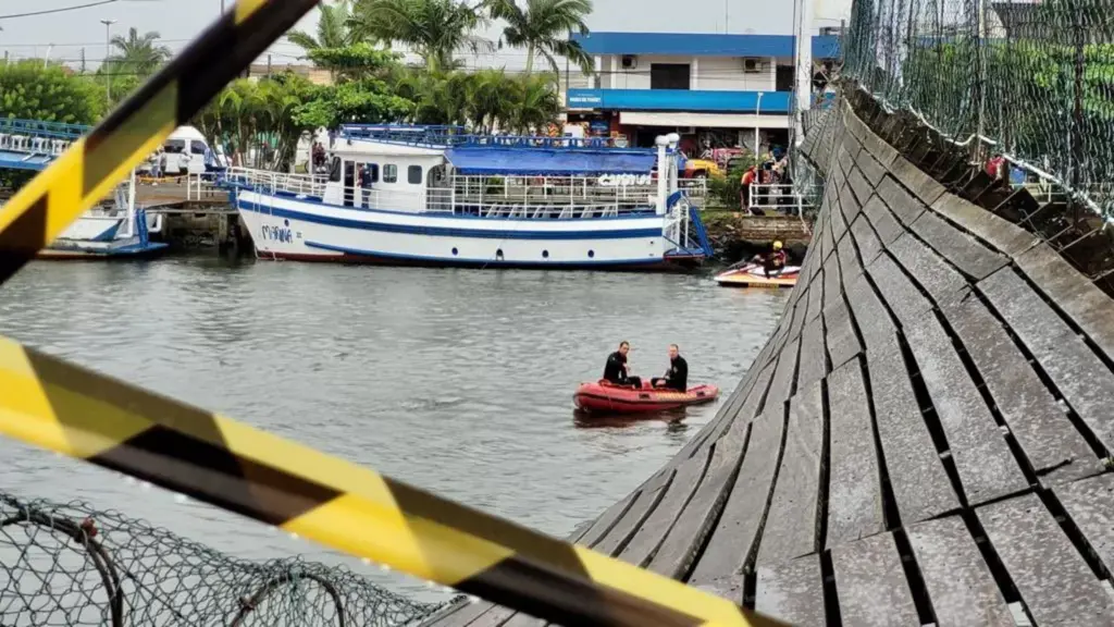 (Imagem Elias Ramos/CBMRS) - Bombeiros retomam buscas por jovem desaparecido na queda da ponte pênsil