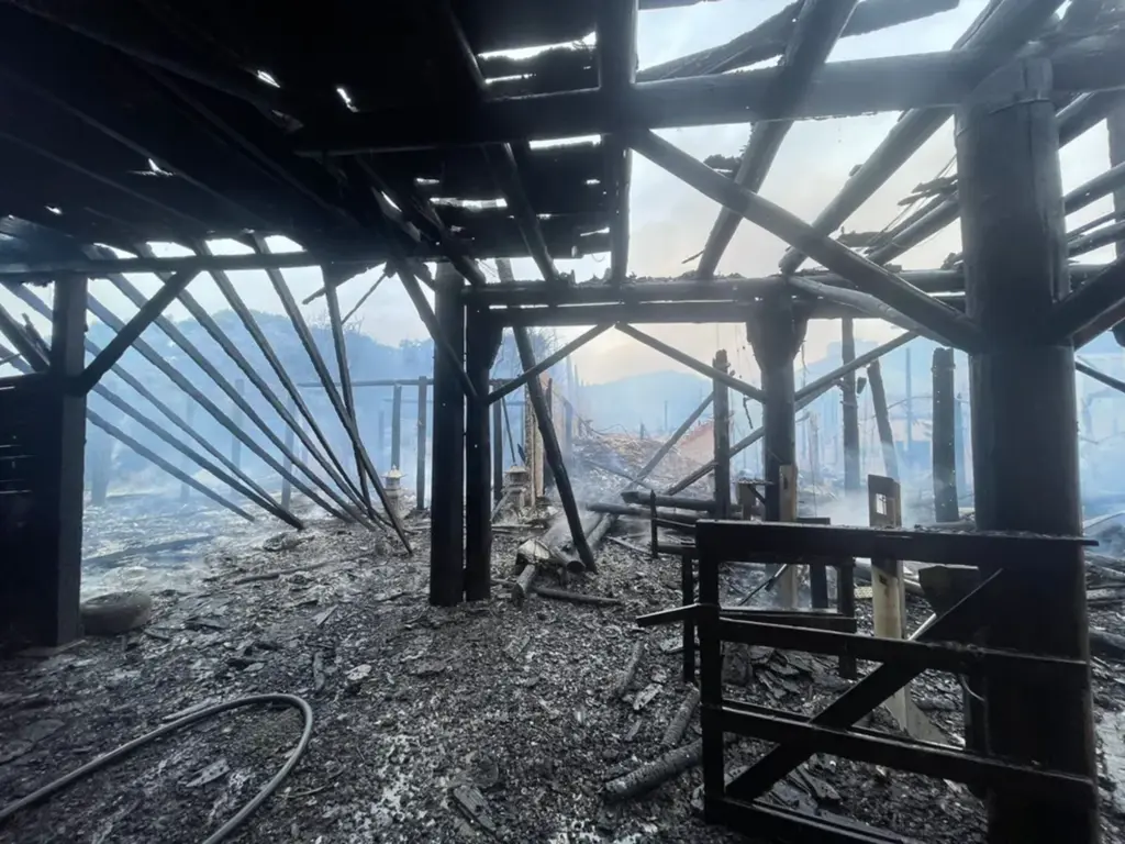  - Estrutura de beach club de Itajaí destruída após incêndio — Foto: CBMSC/Divulgação