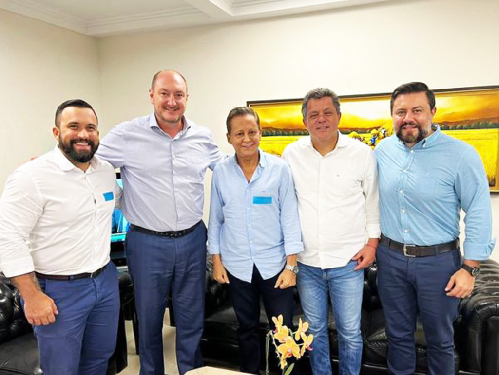 FOTO: Divulgação - Presidente do Bloco Brasileiro da UPM, Ivan Naatz e integrantes da diretoria em visita ao presidente da Alesc, Mauro de Nadal