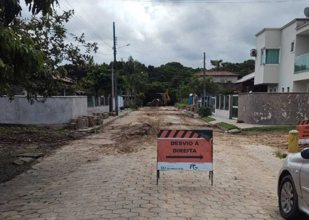 Obras da rede de esgoto de São Francisco do Sul avançam no bairro Ubatuba