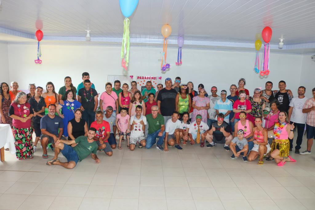 APAES DE SÃO JOÃO DO SUL E PRAIA GRANDE REALIZAM 
BAILE DE CARNAVAL