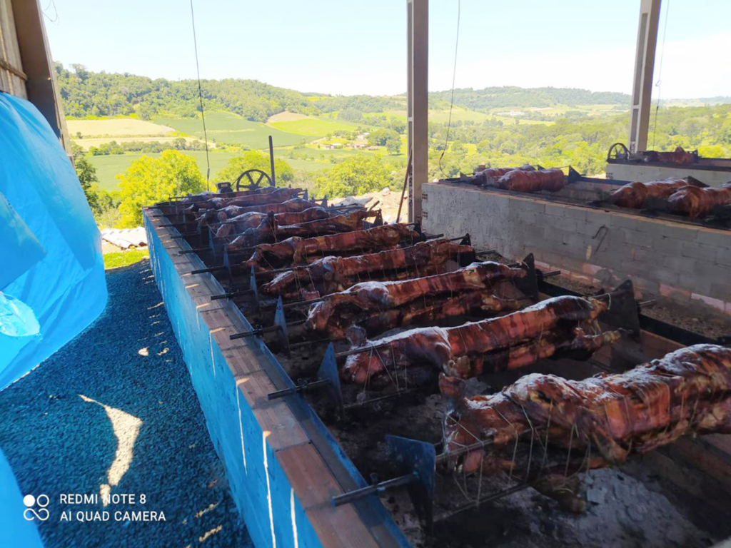 Festa do Porco no Rolete e inaugurações reúnem grande público