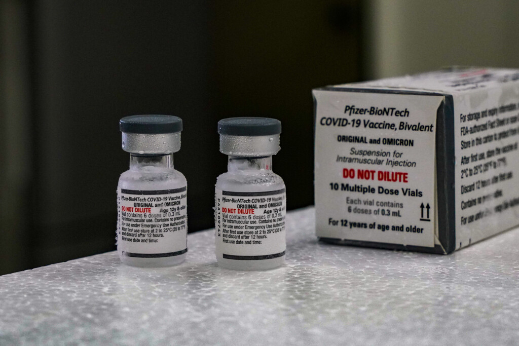 Santa Catarina dá início à aplicação da vacina bivalente contra a Covid-19