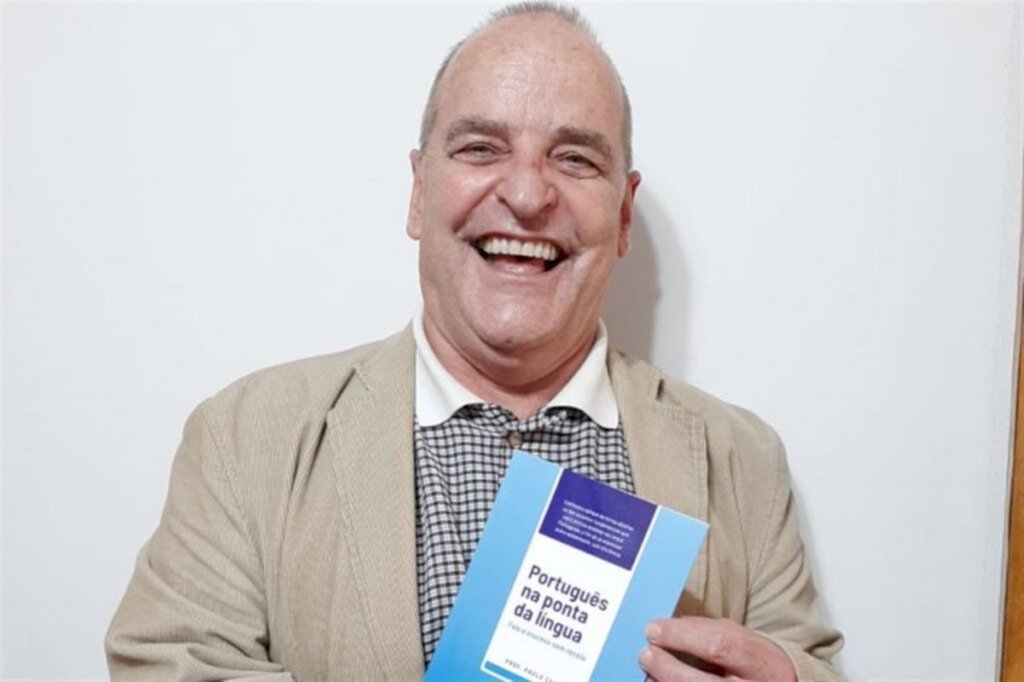 título imagem Professor de Santa Maria Paulo Cervi lança livro 'Português na Ponta Língua'