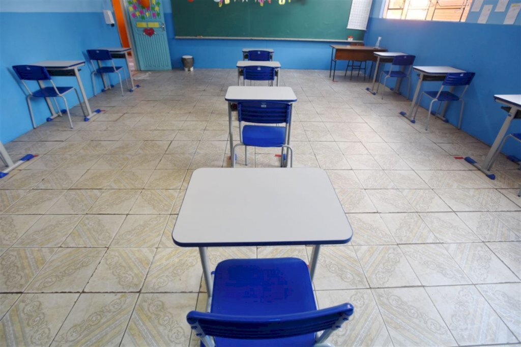 VÍDEO: escolas municipais recebem novos móveis em Santa Maria