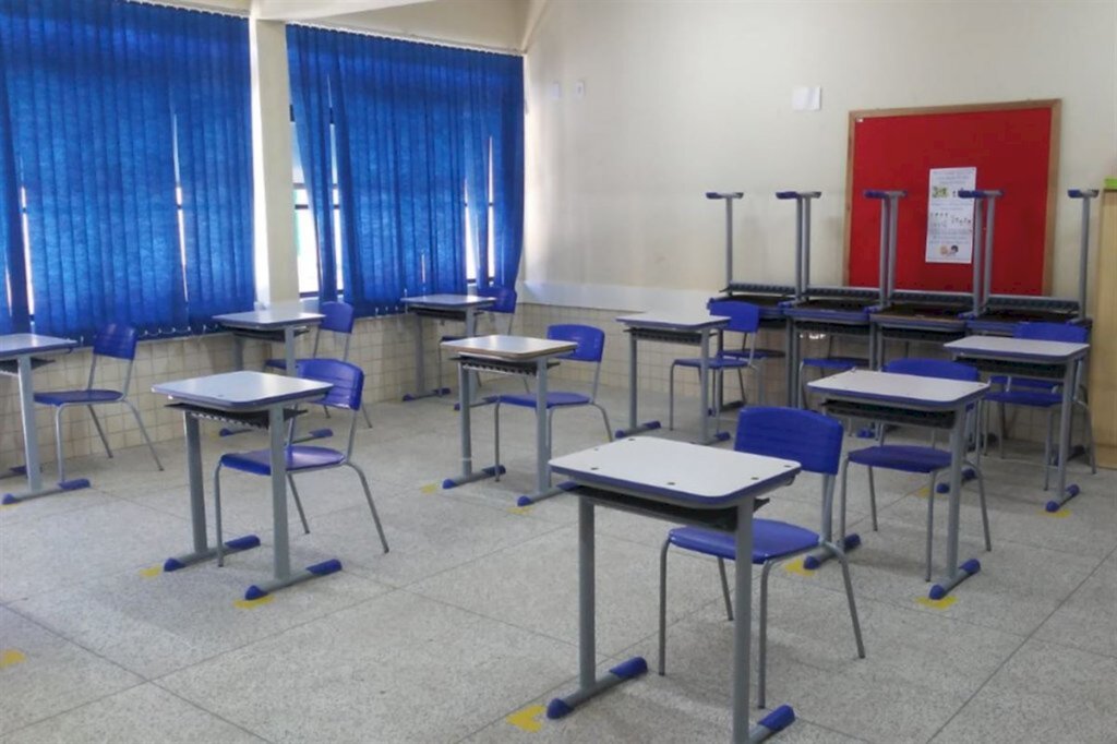 PGE notifica sete municípios da Região Central e cobra aulas presenciais