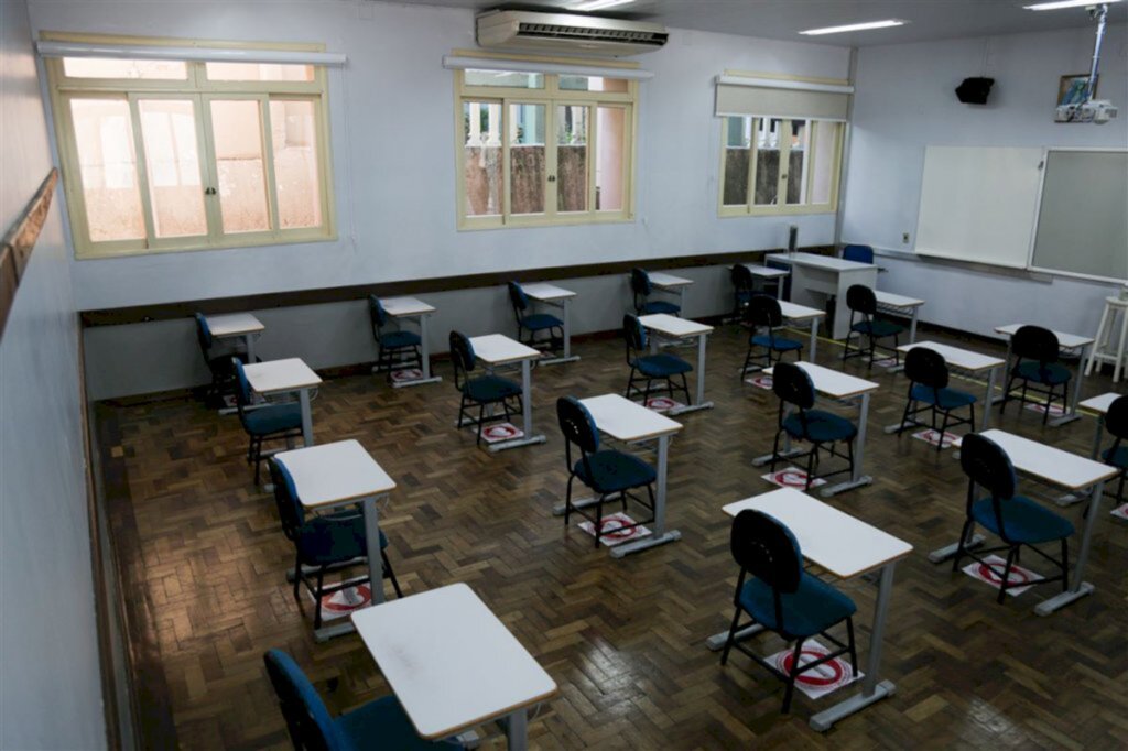 Estado vai ao STF para derrubar liminar que suspende aulas presenciais no RS