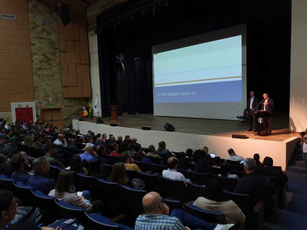 título imagem Comunidade da UFSM discute projeto do governo para universidades