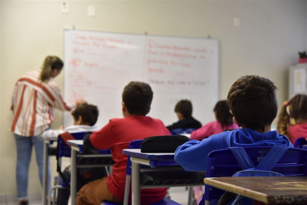 No meio do ano, ainda faltam 13 professores nas escolas municipais de Santa Maria