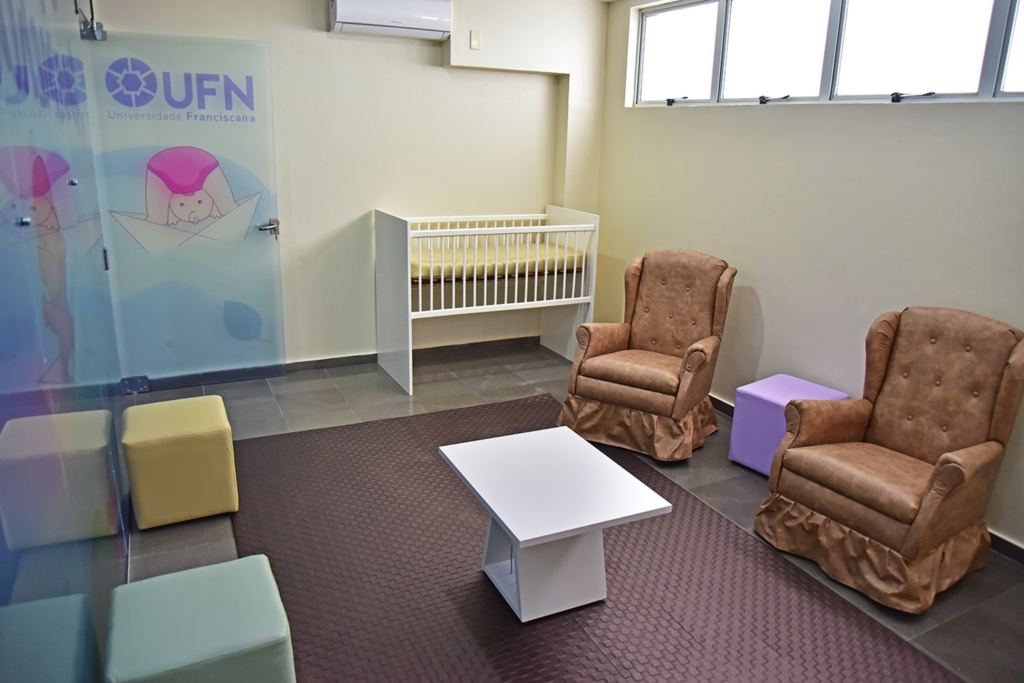 Universidade Franciscana cria sala para amamentação de bebês